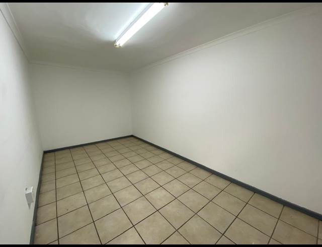 1,250M² WAREHOUSE TO LET IN KILLARNEY GARDENS