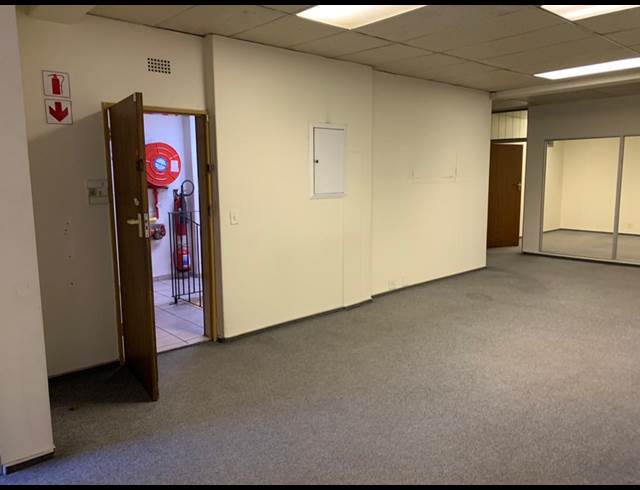 175M² OFFICE TO LET IN STRIJDOMPARK