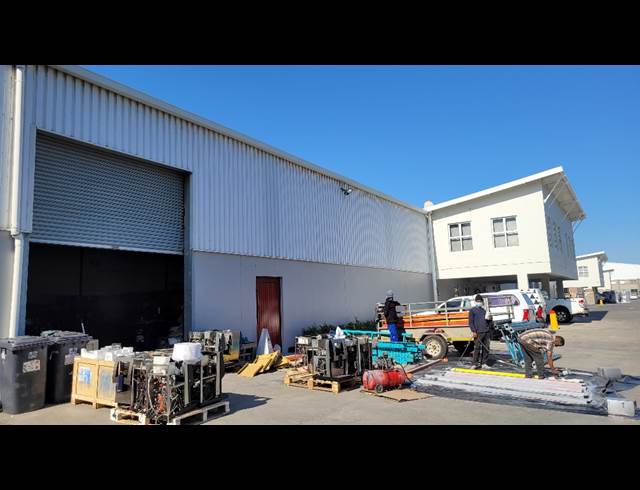 525M² WAREHOUSE TO LET IN PAROW INDUSTRIAL