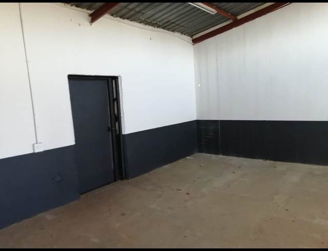 100M² WAREHOUSE TO LET IN GOLDEN SPRINGS