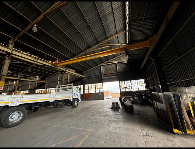 1,950M² FACTORY TO LET IN JET PARK