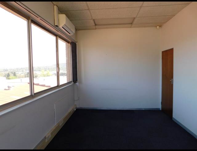 400M² OFFICE TO LET IN STRIJDOMPARK