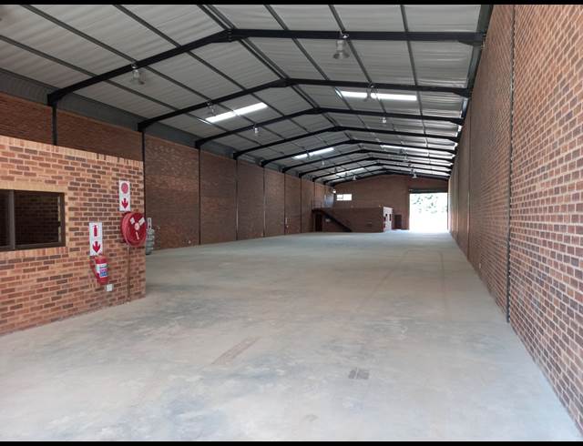 1,060M² WAREHOUSE TO LET IN POMONA