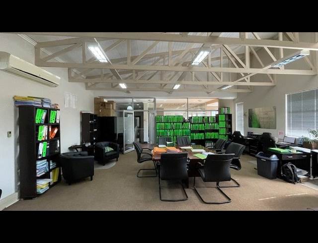 100M² OFFICE TO LET IN RYNFIELD