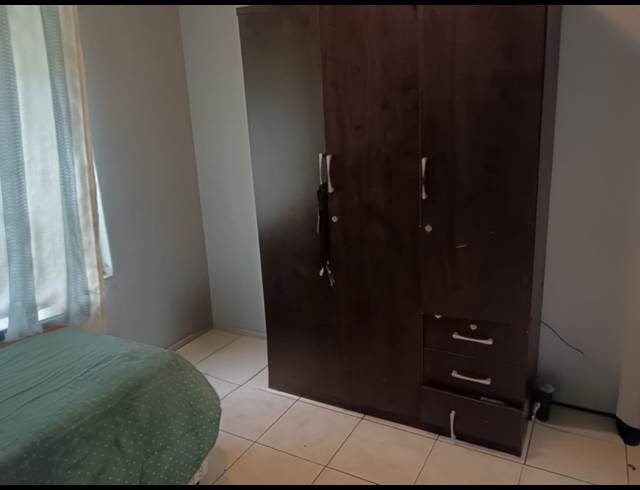 1 BEDROOM FLAT TO LET IN YELLOWWOOD PARK