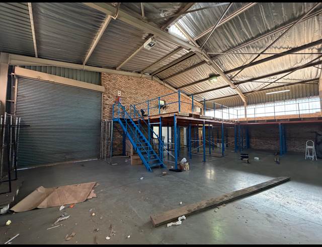 450M² WAREHOUSE TO LET IN HALFWAY HOUSE