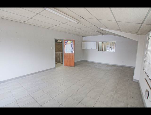 291M² WAREHOUSE TO LET IN ROBERTVILLE