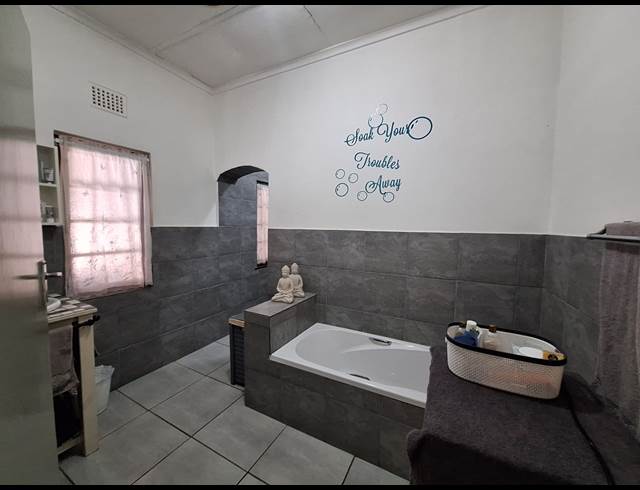 3 bed property to rent in PAGLANDE