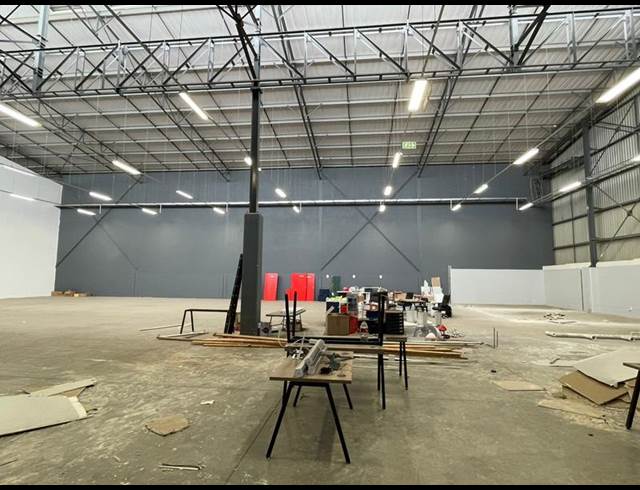 INDUSTRIAL PROPERTY TO RENT IN LOUWLARDIA