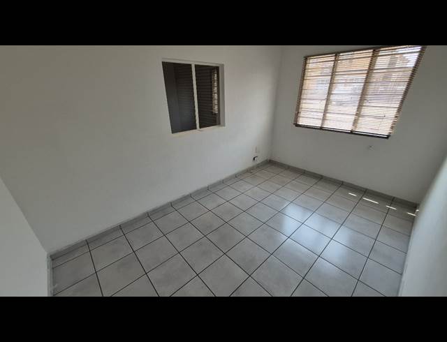 264M² FACTORY TO LET IN ANDERBOLT