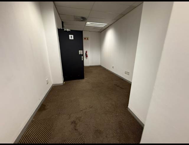207M² RETAIL TO LET IN INDUSTRIA WEST