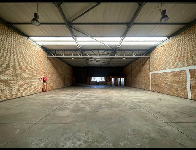 555M² WAREHOUSE TO LET IN RANDJESPARK
