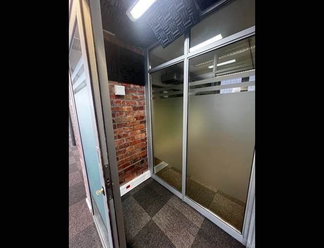 229M² OFFICE TO LET IN GREEN POINT
