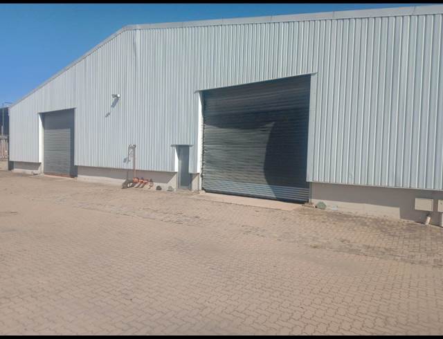1,585M² BUILDING TO LET IN SHAKAS HEAD