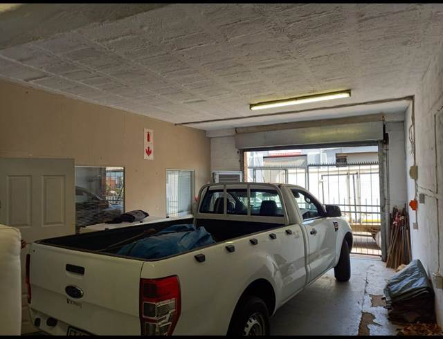 96M² WAREHOUSE TO LET IN WATERFALL