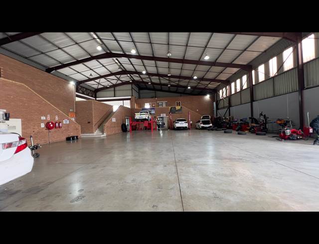1,078M² WAREHOUSE TO LET IN AIRPORT PARK
