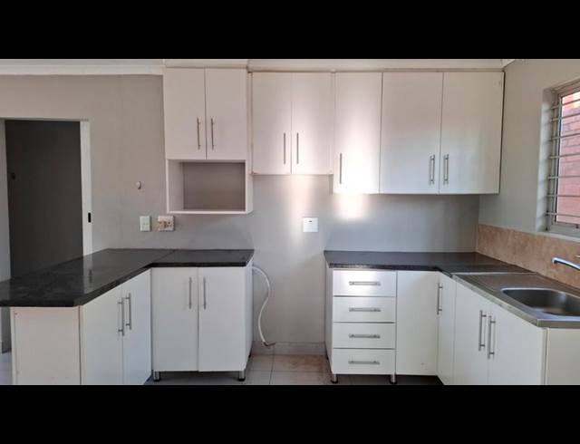 2 BEDROOM PROPERTY TO RENT IN OVERPORT