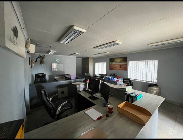650M² WAREHOUSE TO LET IN DAGGAFONTEIN