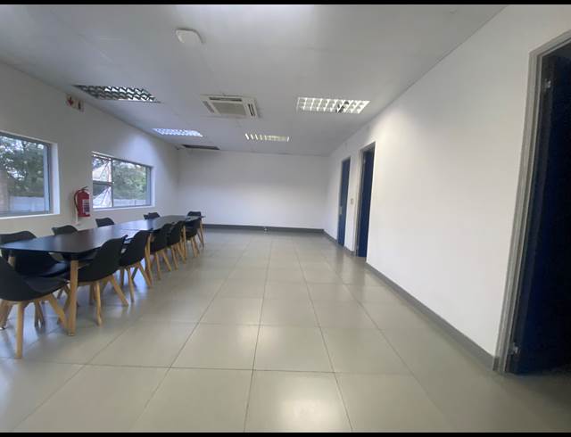 1,105M² WAREHOUSE TO LET IN SPARTAN