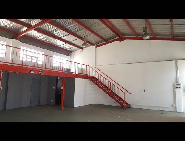 166M² WAREHOUSE TO LET IN MEADOWDALE