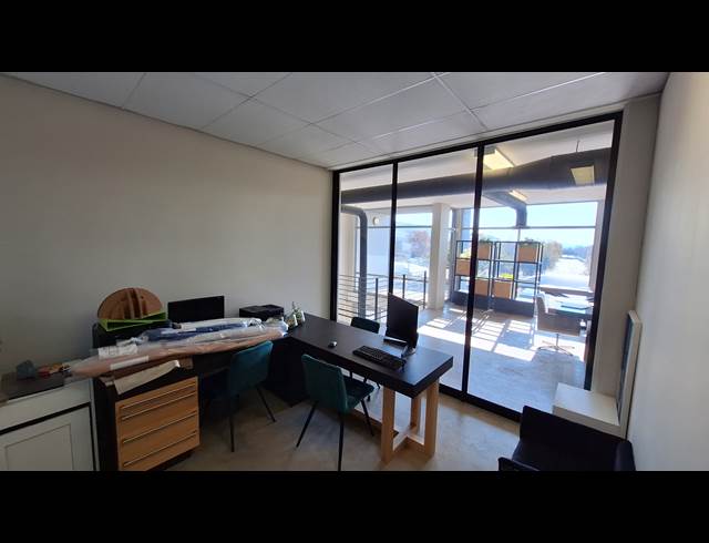 1,287M² WAREHOUSE TO LET IN LANSERIA