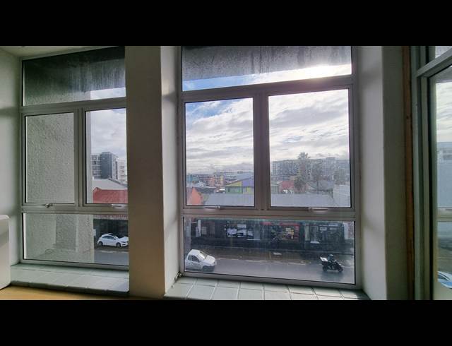 250M² BUSINESS TO LET IN WOODSTOCK