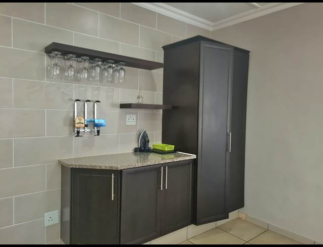 3 BEDROOM DUET TO LET IN BIRDSWOOD