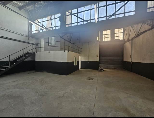 360M² WAREHOUSE TO LET IN EPPING INDUSTRIAL