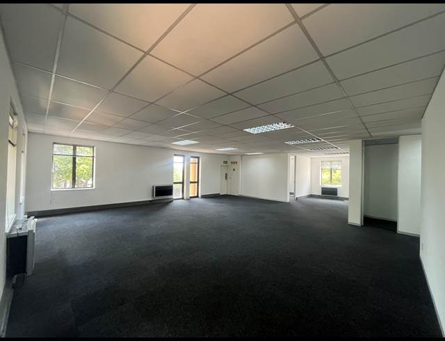 301M² OFFICE TO LET IN BRYANSTON