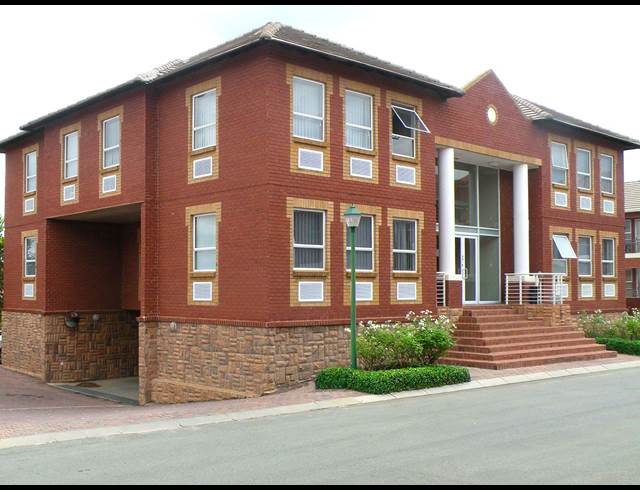 113M² BUILDING TO LET IN FOURWAYS