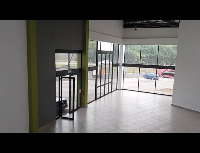 347M² SHOWROOM TO LET IN OLIVEDALE