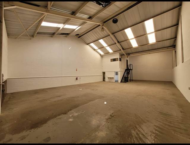 261M² WAREHOUSE TO LET IN KILLARNEY GARDENS