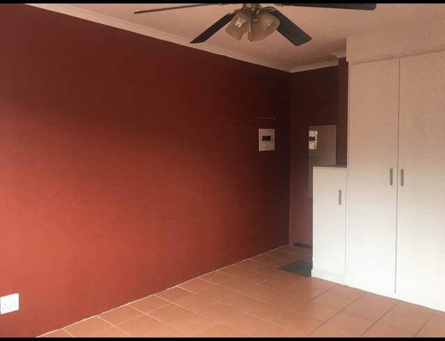 Bachelor Apartment in Riviera