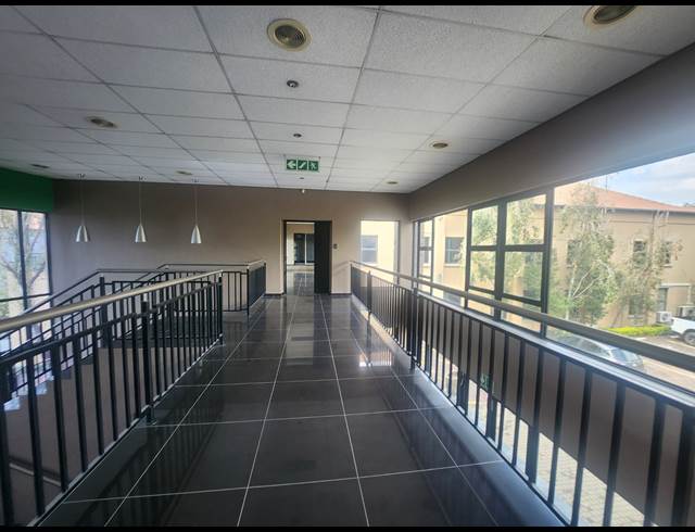 172M² OFFICE TO LET IN NOORDWYK