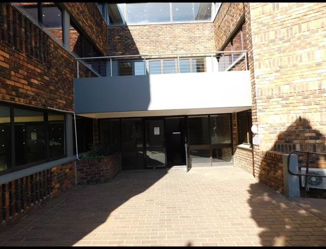 878M² OFFICE TO LET IN FERNDALE