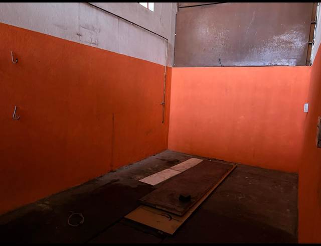 172M² WAREHOUSE TO LET IN STEELEDALE