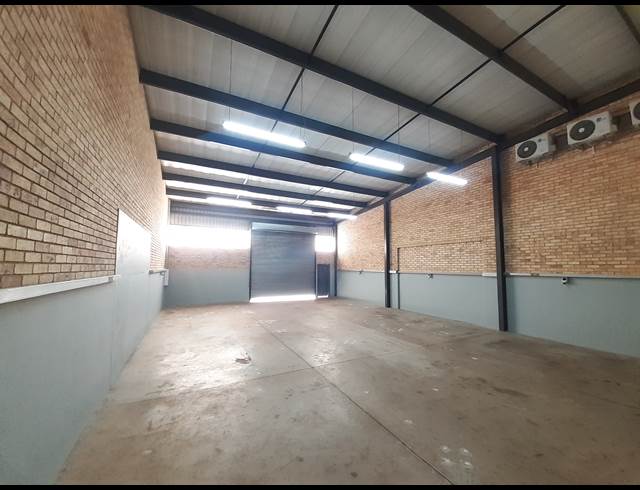 250M² WAREHOUSE TO LET IN CHAMDOR