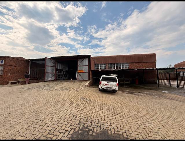 502M² WAREHOUSE TO LET IN FAIRLEADS