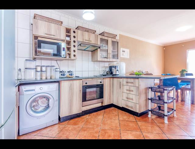 2 BEDROOM APARTMENT RENTED IN WILGEHEUWEL