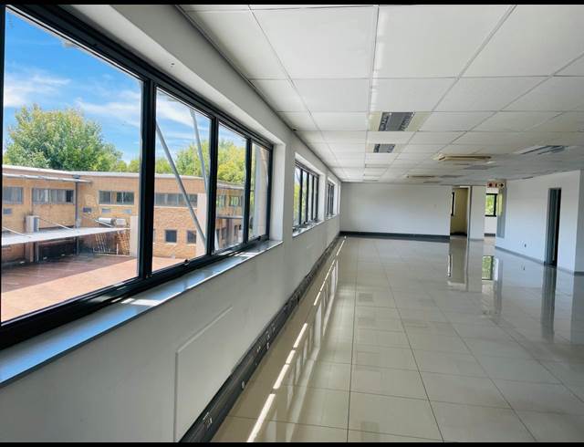 303M² OFFICE TO LET IN RANDJESPARK