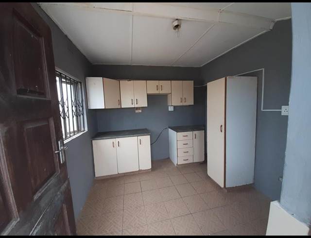 2 BEDROOM PROPERTY TO RENT IN UMLAZI K