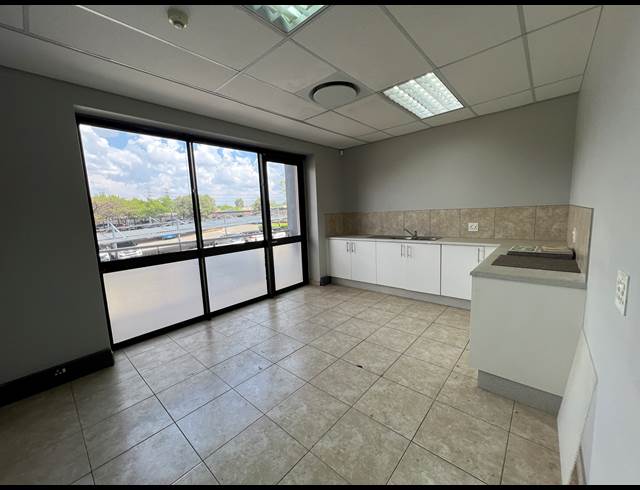 186M² OFFICE TO LET IN IRENE