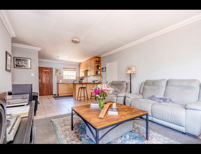 3 BEDROOM TOWNHOUSE RENTED IN HONEYDEW RIDGE