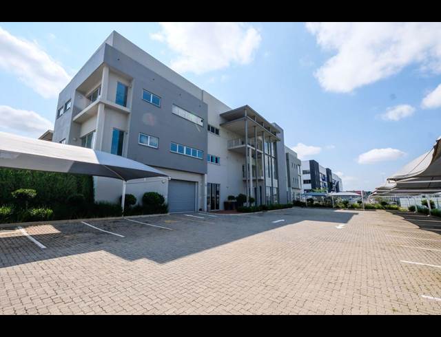 8,760M² WAREHOUSE TO LET IN LINBRO PARK