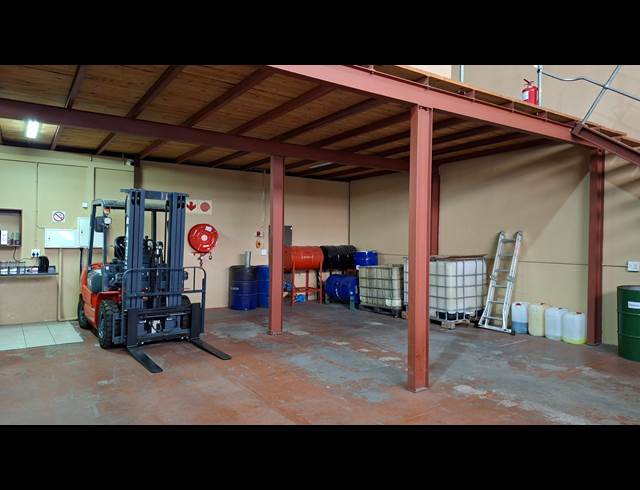 138M² WAREHOUSE TO LET IN RIVERSIDE PARK