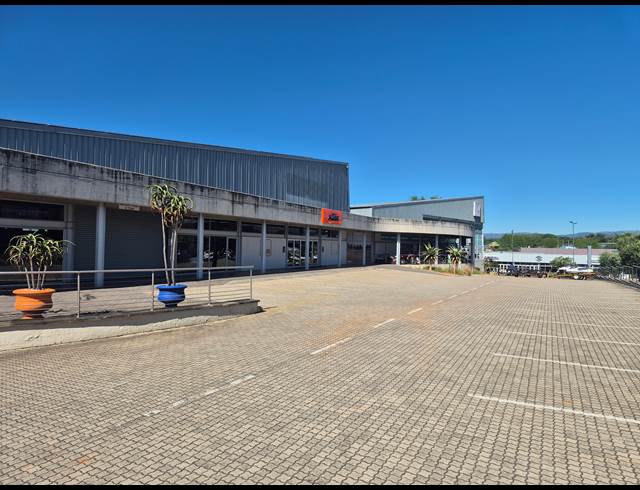 1,360M² SHOWROOM TO LET IN RIVERSIDE PARK