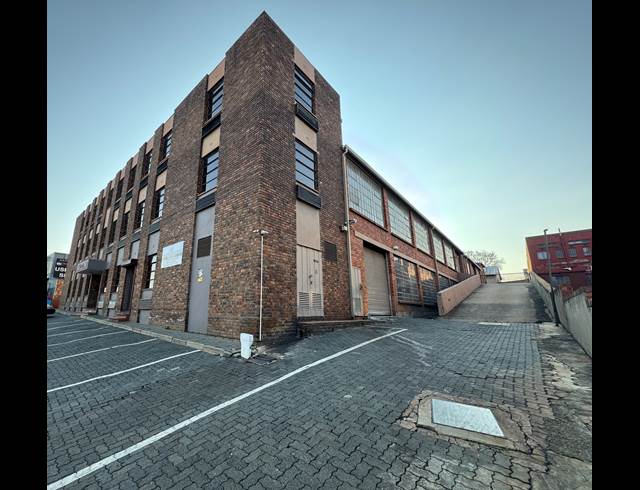 789M² WAREHOUSE TO LET IN WYNBERG