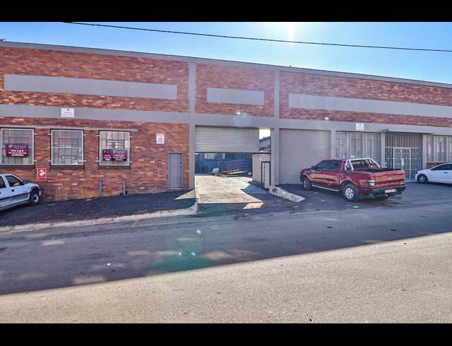 600M² BUILDING TO LET IN BOOYSENS