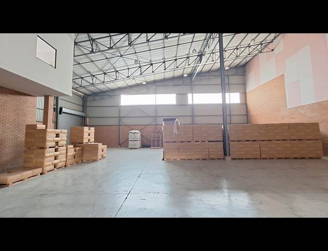 1,378M² FACTORY TO LET IN COSMO BUSINESS PARK