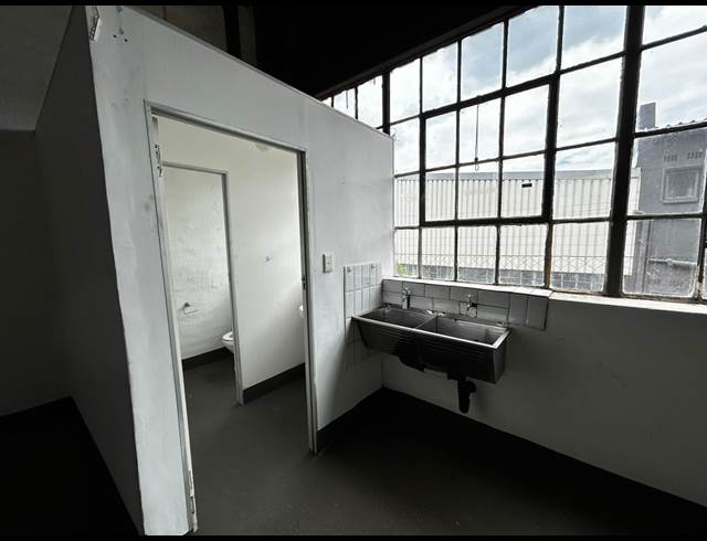 108M² WAREHOUSE TO LET IN WYNBERG
